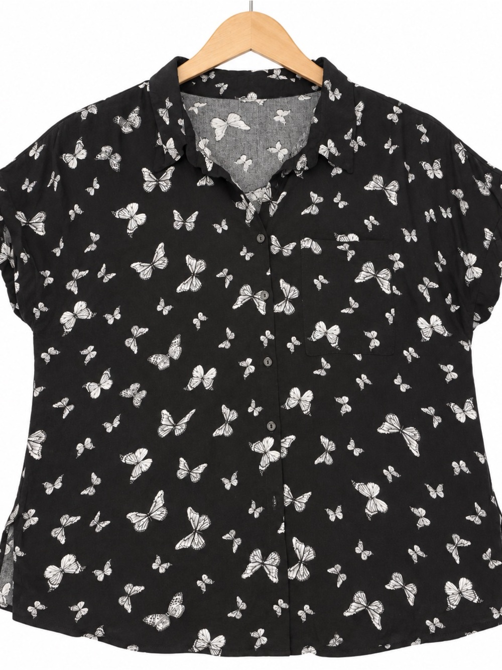 No Boundaries XXL Black Butterfly Button-Down Short-Sleeve Blouse